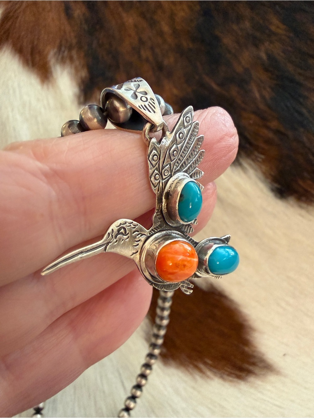 ❤️ Spiny Oyster & Kingman Turquoise Hand Stamped Sterling Hummingbird Pendant - Picture 6 of 14